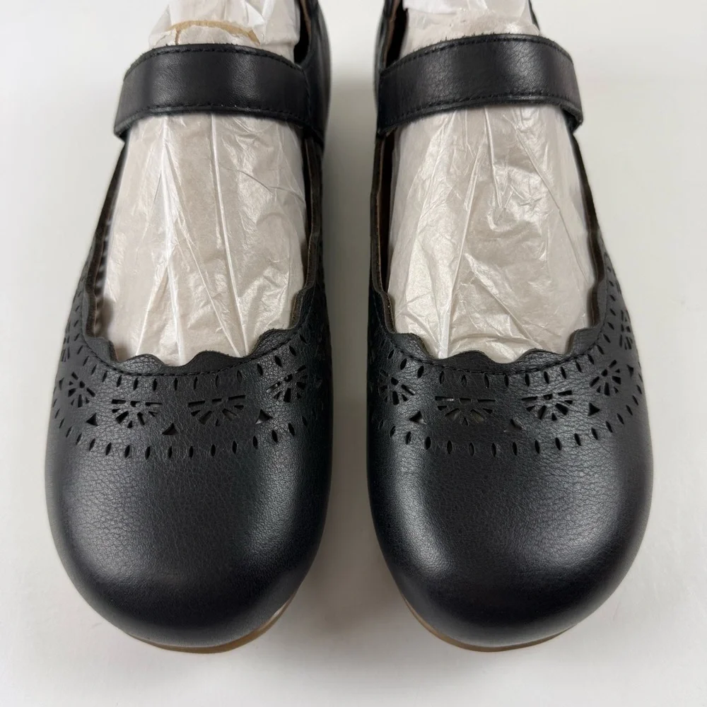 Earth Brady Leather Mary Jane Flats Womens 9W Black Leather Round Toe Worn Once